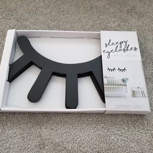 Sleepy Eyelashes Wall Decor - 1set